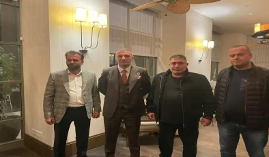 Gaziantepli Ali Özkan MHP’nin Mersin Mitinginde Dostları ile Bir Araya Geldi