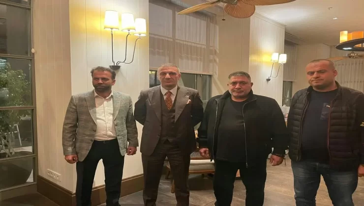 Gaziantepli Ali Özkan MHP’nin Mersin Mitinginde Dostları ile Bir Araya Geldi